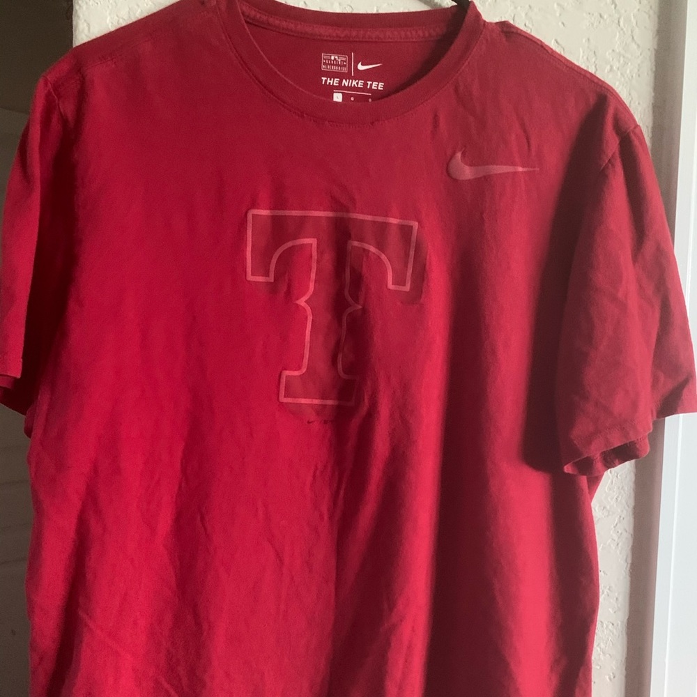 nike tee L